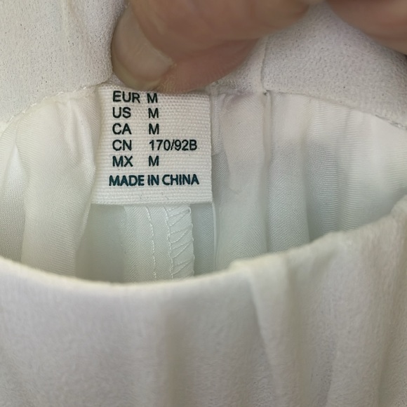 NWT Verdusa polyester fully lined elastic waist white wired bottom skirt, Size M - Picture 5 of 10